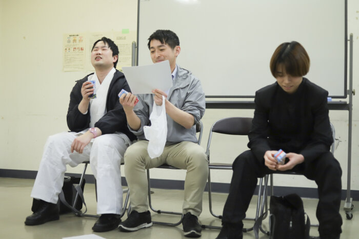 ケーキを海底のポストへ投函 週末公演 やわら 稽古風景
